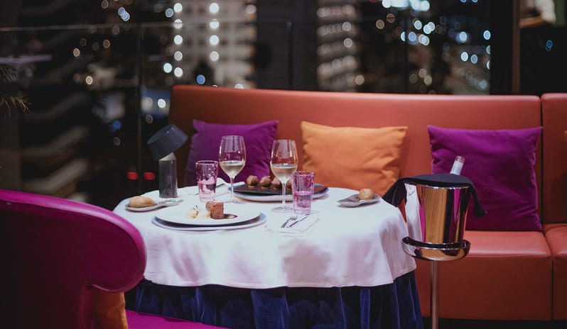 HOTEL BOHEMIA SUITES - ATELIER TABLE